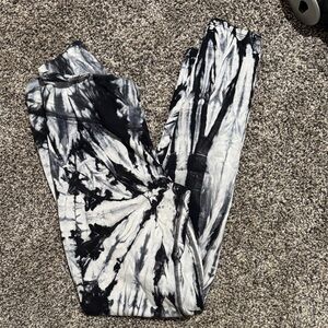 Black and White Tie-Dye Leggings